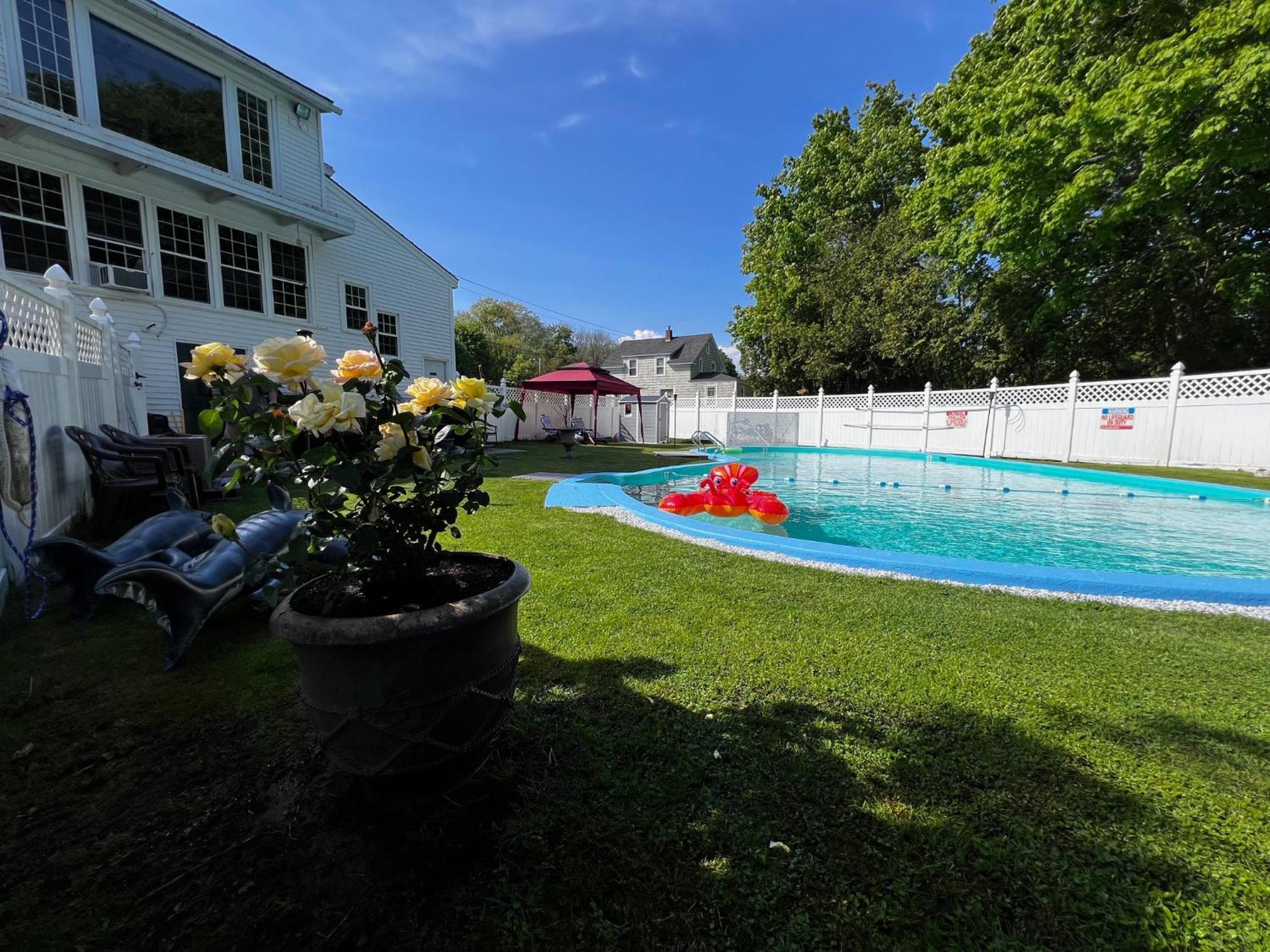 Claddagh Motel & Suites Рокпорт Екстериор снимка